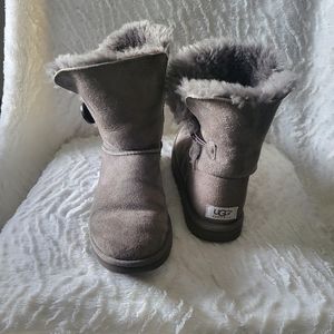 Australia ugg shoes.